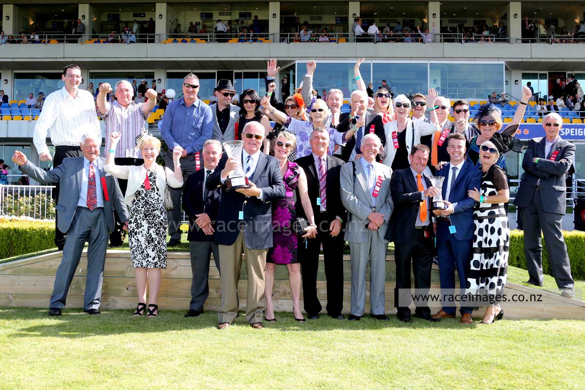 XTRAVAGANT - OWNERS - CJC 7-11-2015 RACE IMAGES CHCH PHOTO