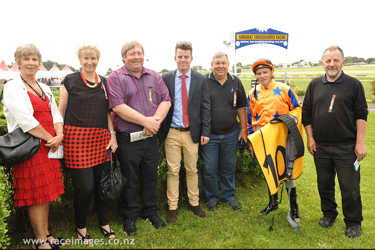 RED POPPY - HAPPY OWNERS - TARANAKI 3-12-2015 - RACE IMAGES